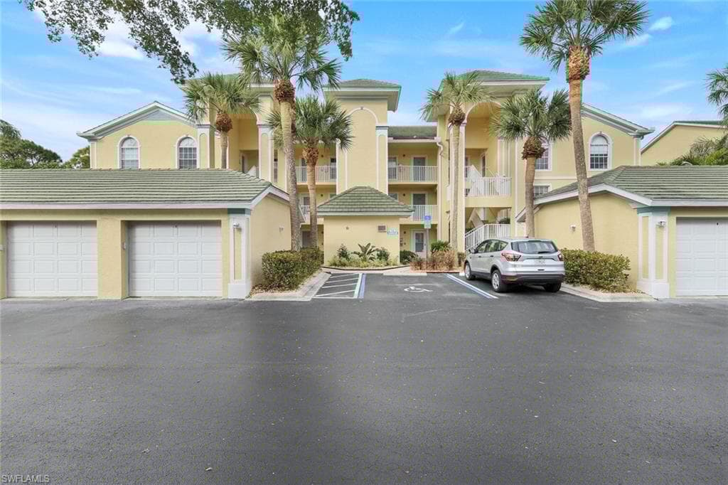15515 Cedarwood Ln 201, Naples, FL 34110-3