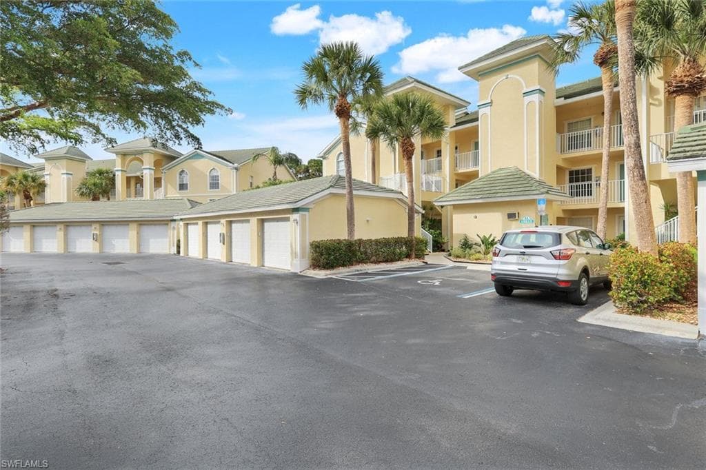 15515 Cedarwood Ln 201, Naples, FL 34110-39