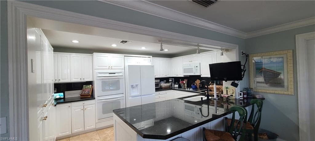 1890 Tarpon Rd, Naples, FL 34102-19