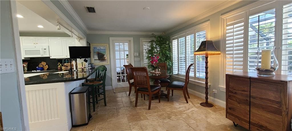 1890 Tarpon Rd, Naples, FL 34102-20
