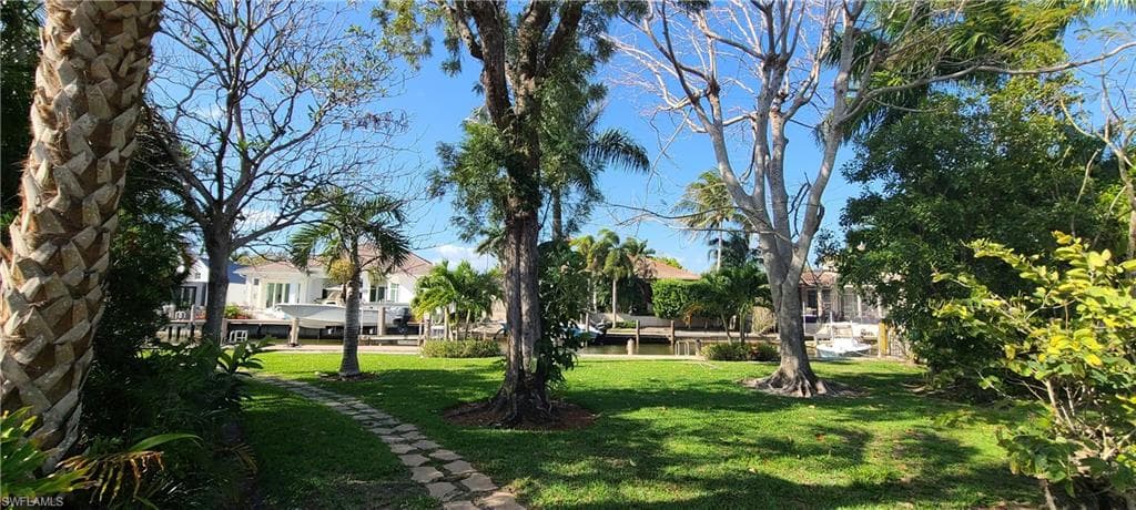 1890 Tarpon Rd, Naples, FL 34102-2