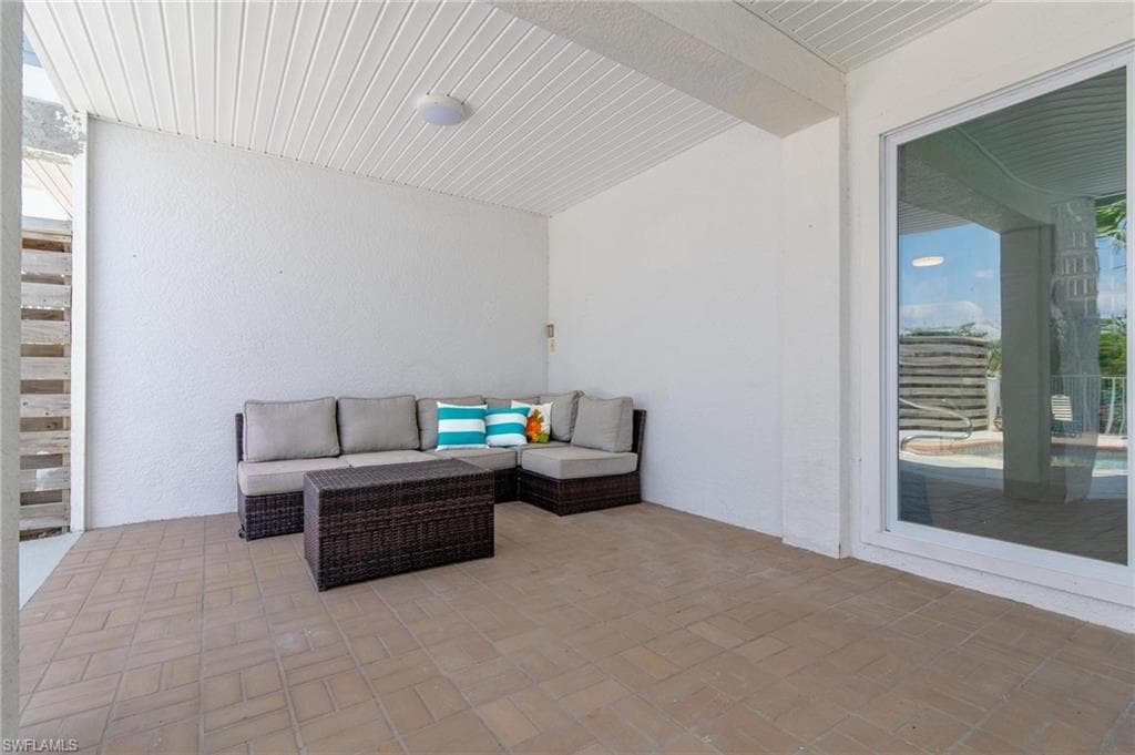 12142 Siesta Dr, Fort Myers Beach, FL 33931-33