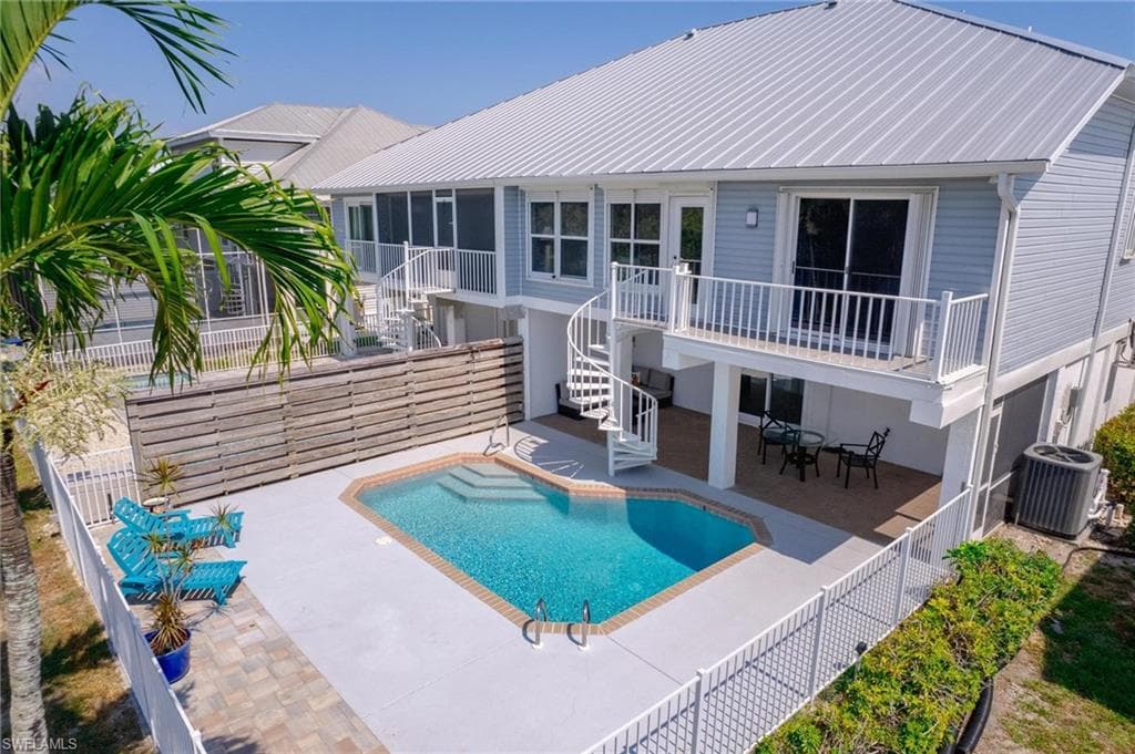 12142 Siesta Dr, Fort Myers Beach, FL 33931-3