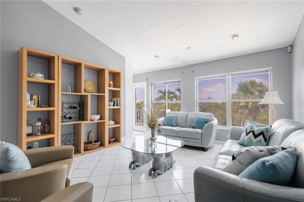 12142 Siesta Dr, Fort Myers Beach, FL 33931-8