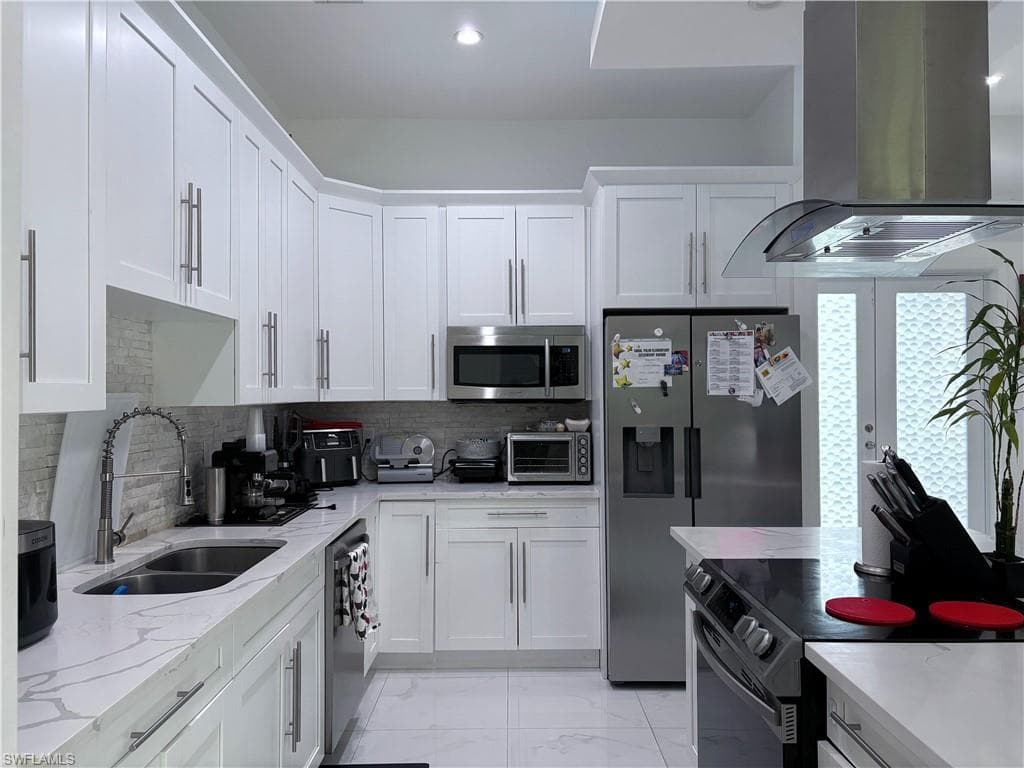 2530 22nd Ave NE, Naples, FL 34120-4