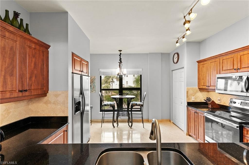 502 La Peninsula Blvd 502, Naples, FL 34113-13