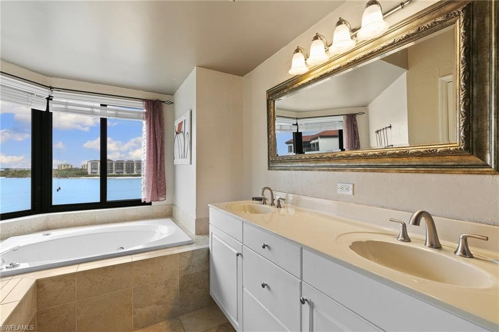 502 La Peninsula Blvd 502, Naples, FL 34113-27