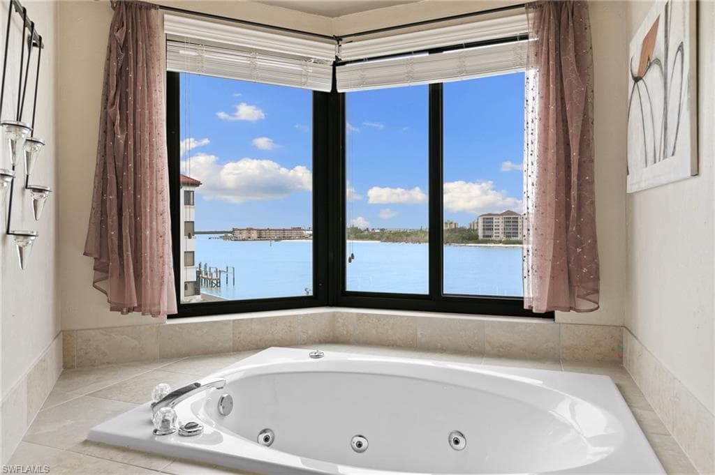 502 La Peninsula Blvd 502, Naples, FL 34113-28