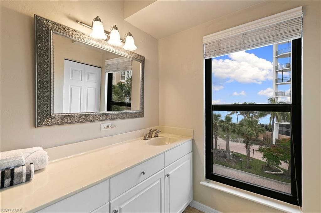 502 La Peninsula Blvd 502, Naples, FL 34113-34