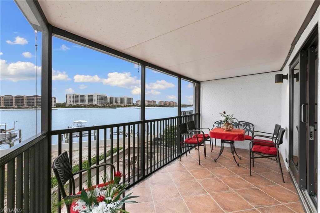 502 La Peninsula Blvd 502, Naples, FL 34113-35