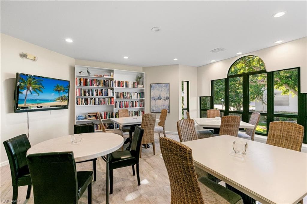 502 La Peninsula Blvd 502, Naples, FL 34113-45
