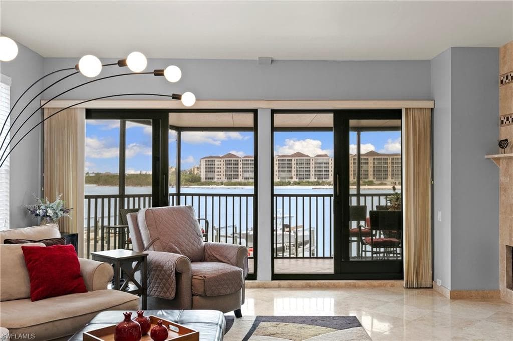 502 La Peninsula Blvd 502, Naples, FL 34113-8