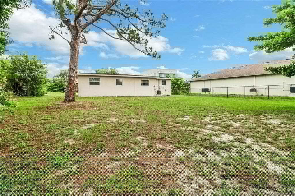 870 109th Ave N, Naples, FL 34108-22