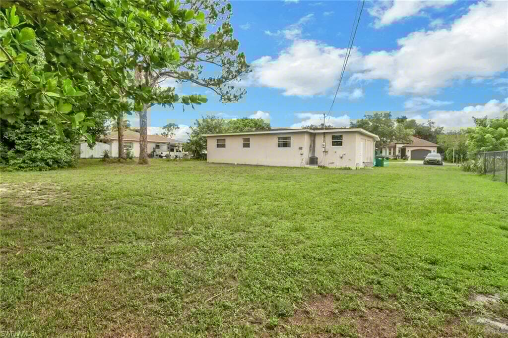870 109th Ave N, Naples, FL 34108-23