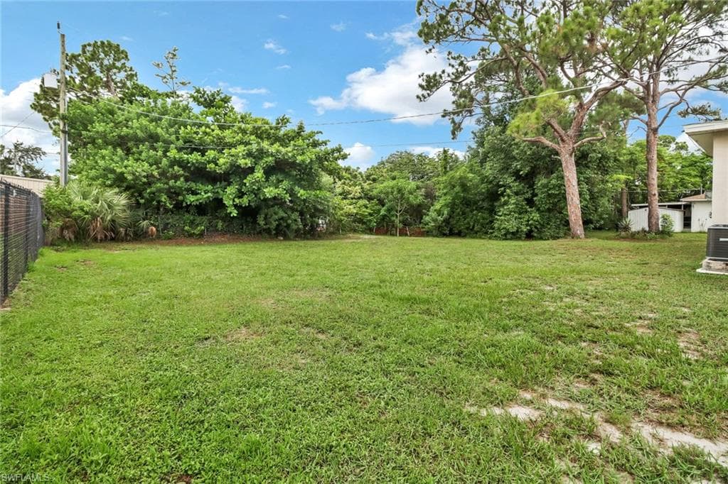 870 109th Ave N, Naples, FL 34108-25