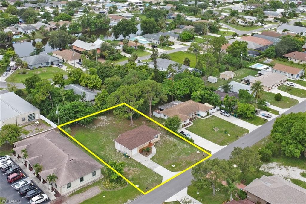 870 109th Ave N, Naples, FL 34108-4