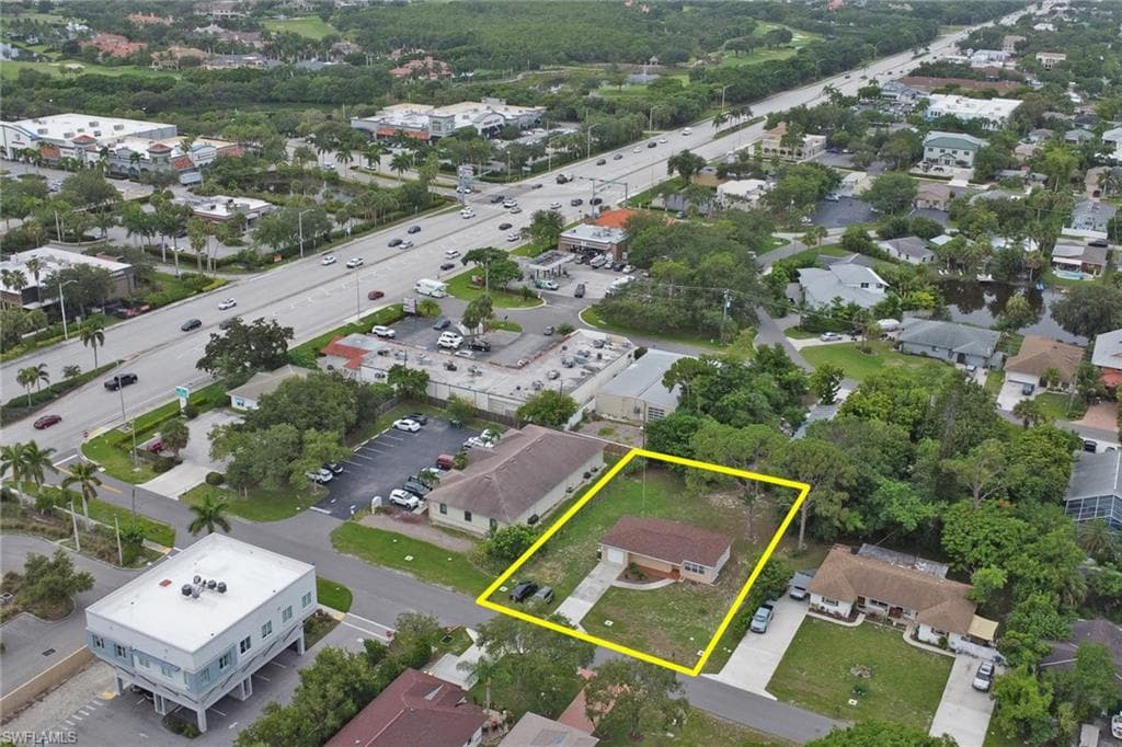 870 109th Ave N, Naples, FL 34108-5