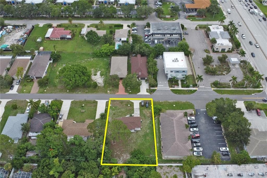 870 109th Ave N, Naples, FL 34108-6
