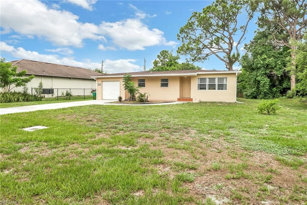 870 109th Ave N, Naples, FL 34108-7
