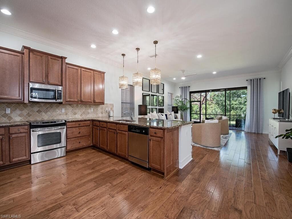 3487 Pacific Dr, Naples, FL 34119-4