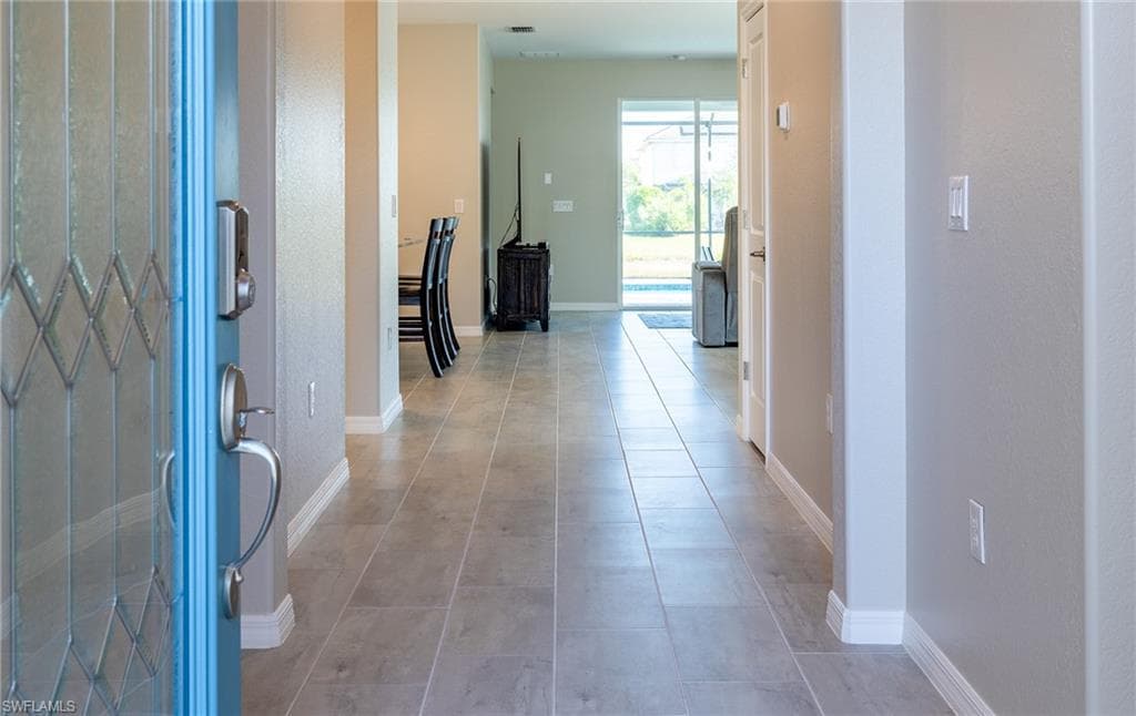 2110 Hamlin St, Naples, FL 34120-9