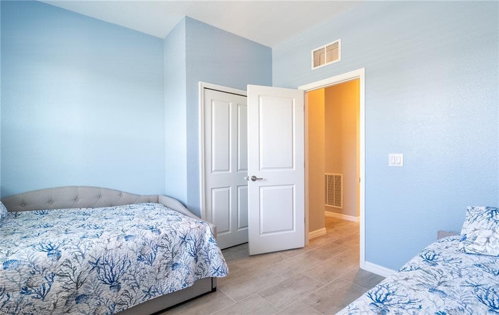 2110 Hamlin St, Naples, FL 34120-18