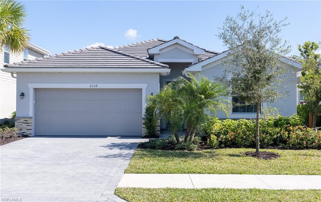 2110 Hamlin St, Naples, FL 34120-1