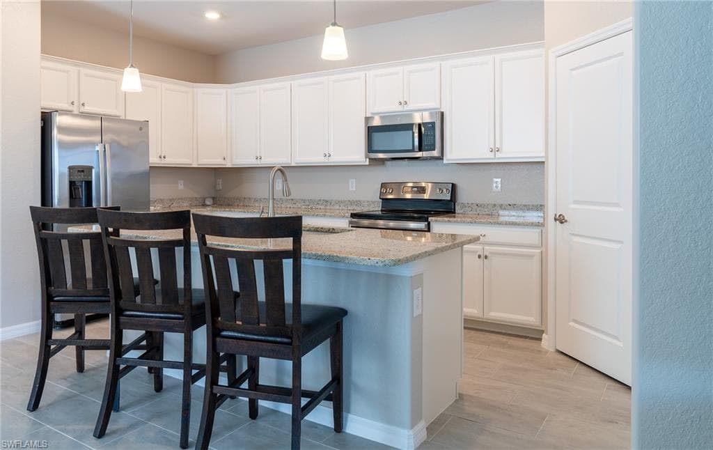 2110 Hamlin St, Naples, FL 34120-3