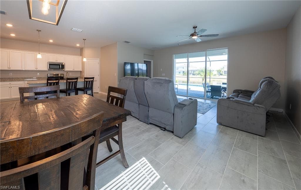 2110 Hamlin St, Naples, FL 34120-6