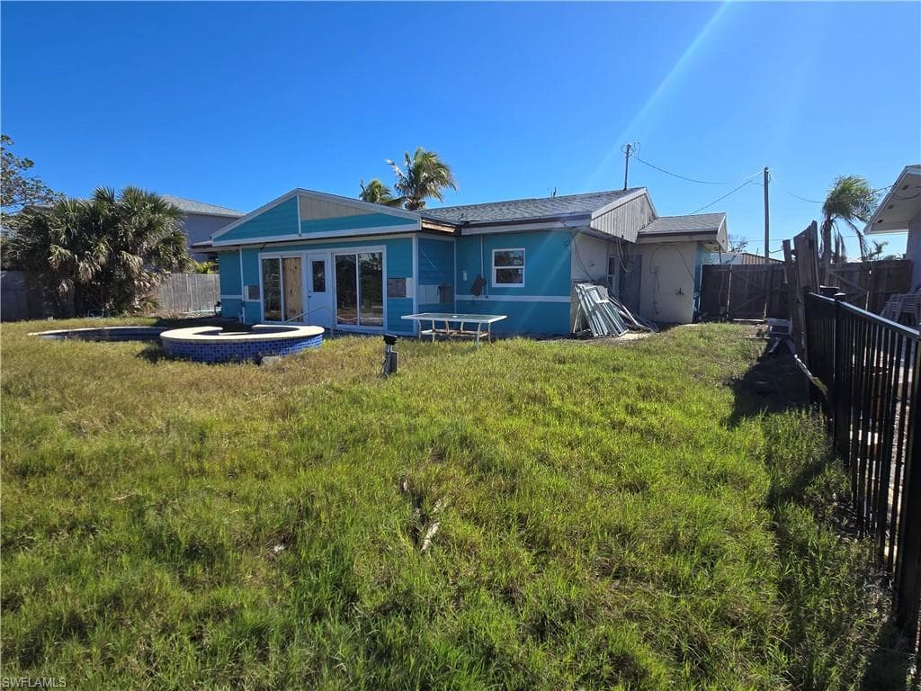 405 Washington Ct, Fort Myers Beach, FL 33931-8