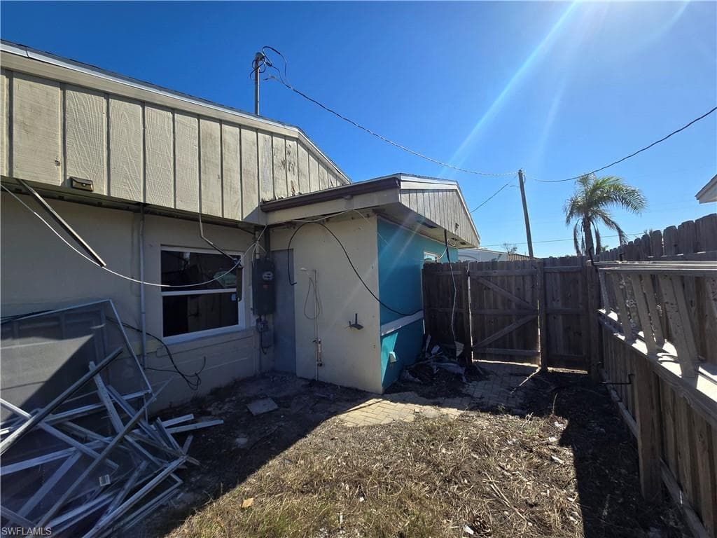 405 Washington Ct, Fort Myers Beach, FL 33931-9