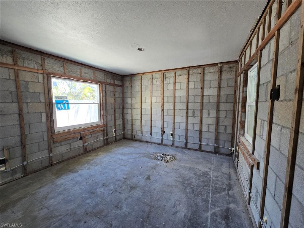 405 Washington Ct, Fort Myers Beach, FL 33931-14