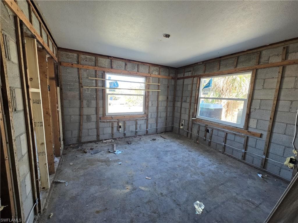 405 Washington Ct, Fort Myers Beach, FL 33931-17