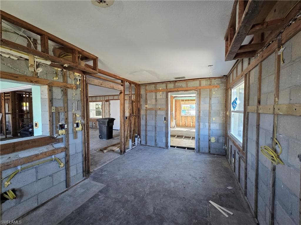 405 Washington Ct, Fort Myers Beach, FL 33931-25