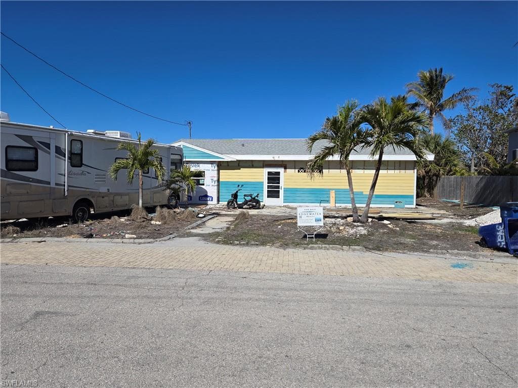 405 Washington Ct, Fort Myers Beach, FL 33931-1