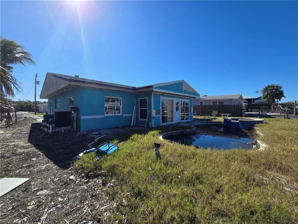 405 Washington Ct, Fort Myers Beach, FL 33931-3