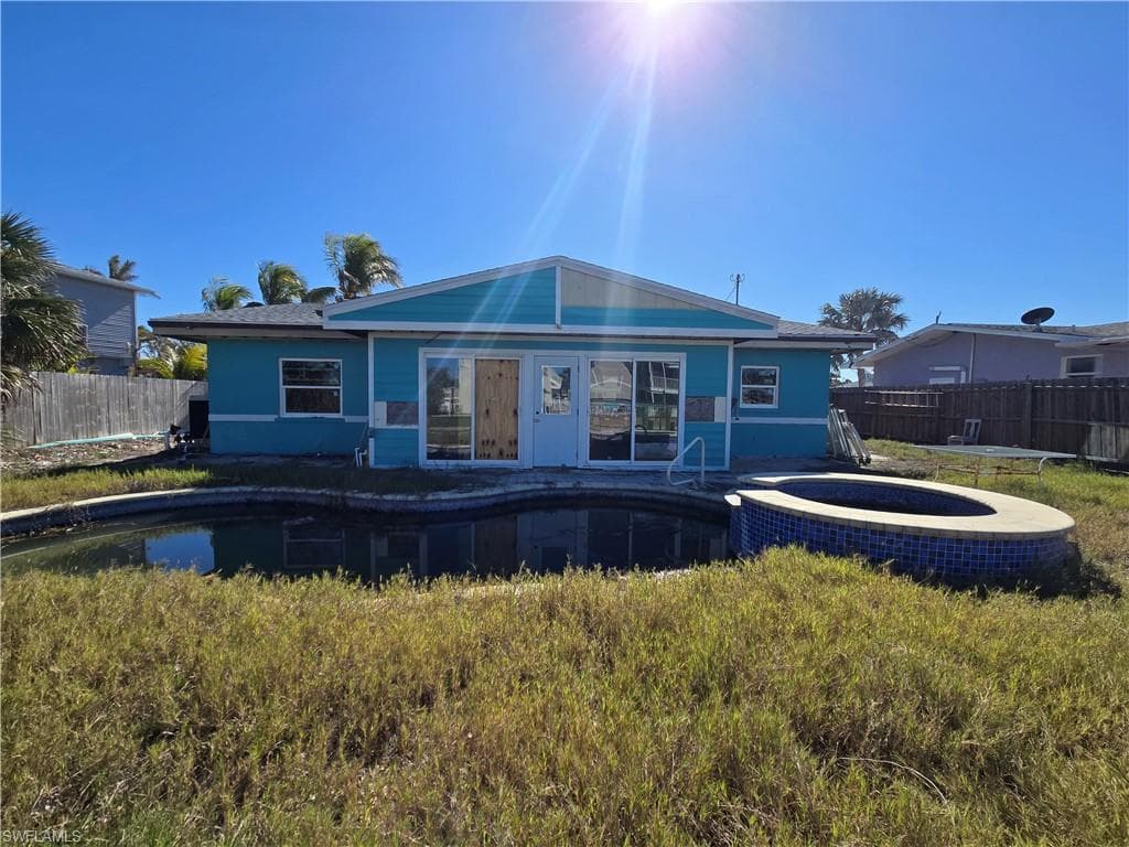 405 Washington Ct, Fort Myers Beach, FL 33931-4
