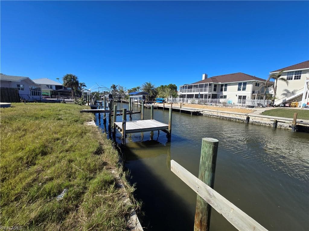 405 Washington Ct, Fort Myers Beach, FL 33931-5