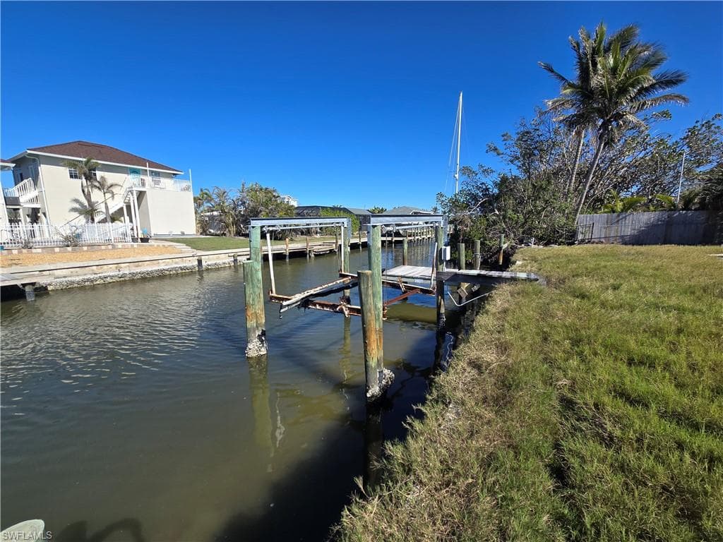 405 Washington Ct, Fort Myers Beach, FL 33931-6