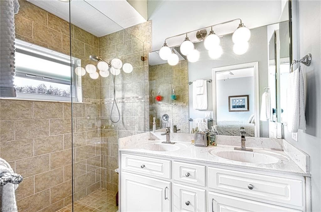 10721 Pearl Bay Cir, Estero, FL 33928-10