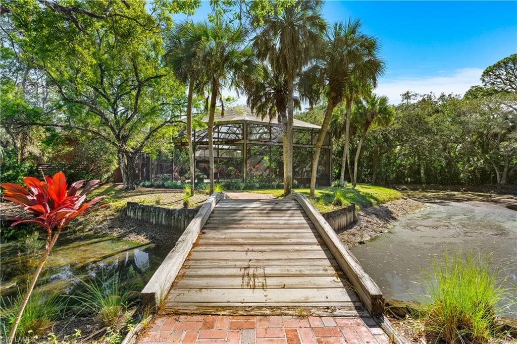 3720 Gail Blvd, Naples, FL 34104-21