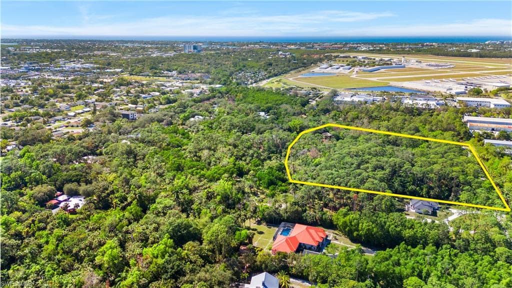 3720 Gail Blvd, Naples, FL 34104-24