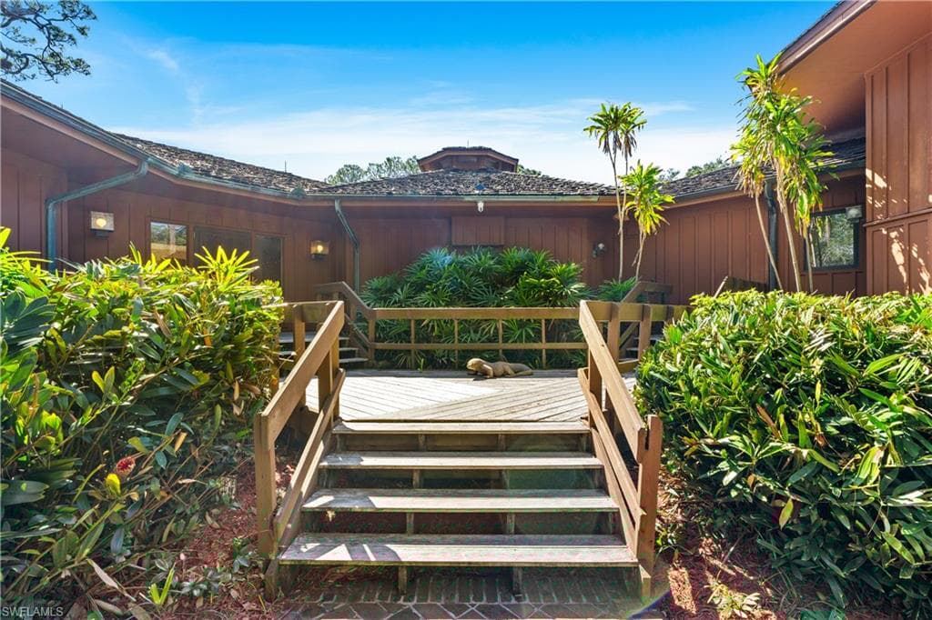 3720 Gail Blvd, Naples, FL 34104-3
