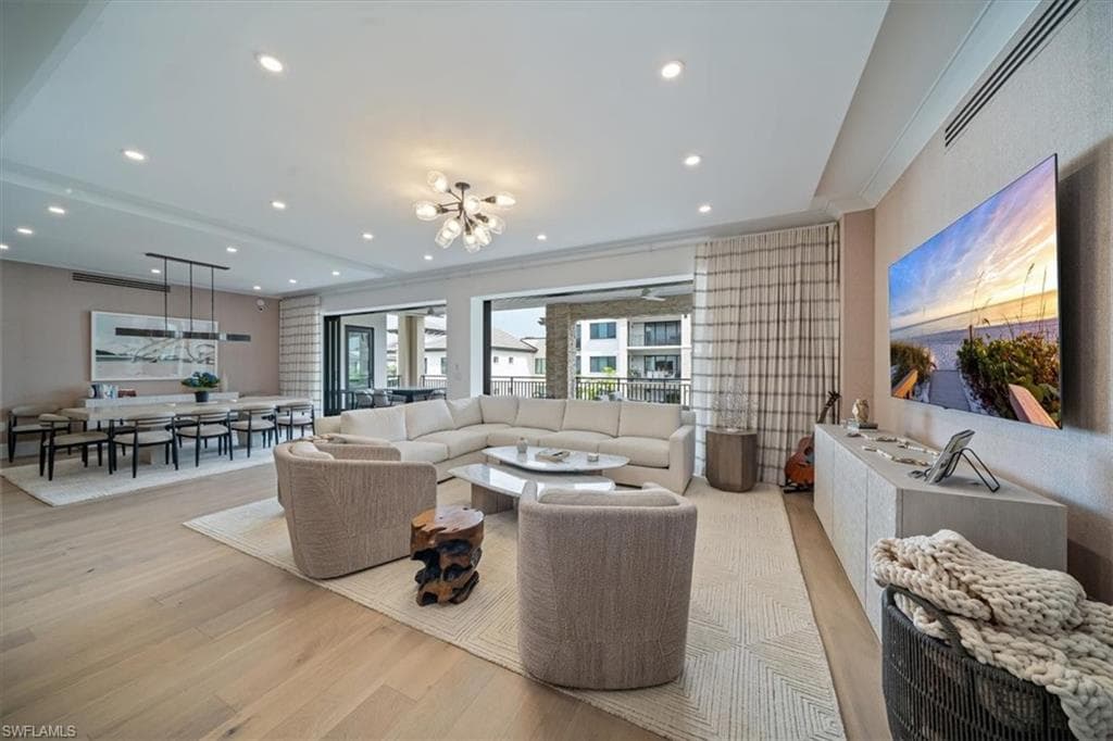 1130 3rd Ave S 404, Naples, FL 34102-4