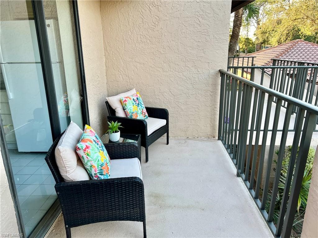 3219 Horse Carriage Way 306, Naples, FL 34105-19