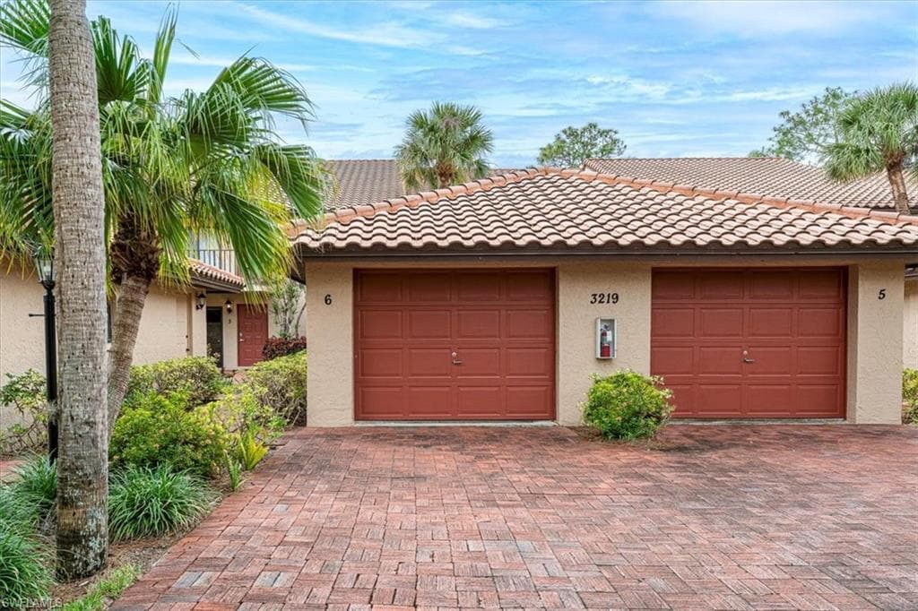 3219 Horse Carriage Way 306, Naples, FL 34105-20