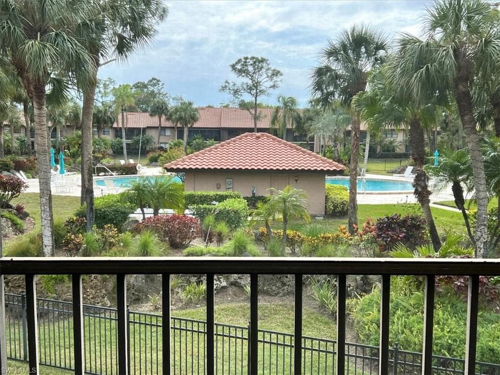 3219 Horse Carriage Way 306, Naples, FL 34105-4