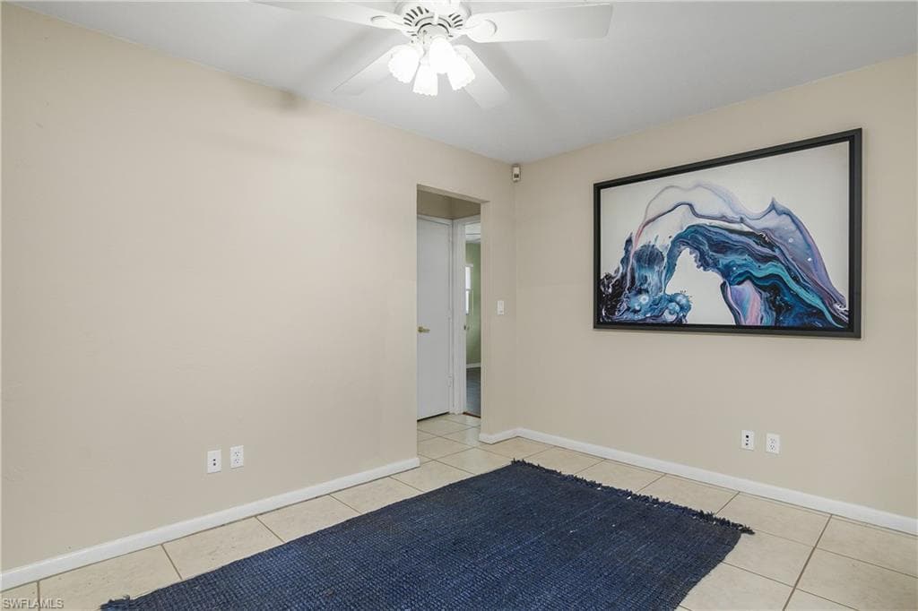 2560 11th Cir, Naples, FL 34103-16