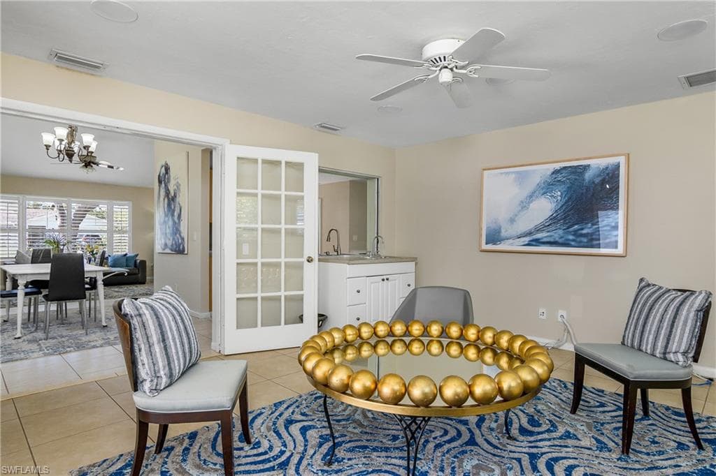 2560 11th Cir, Naples, FL 34103-18