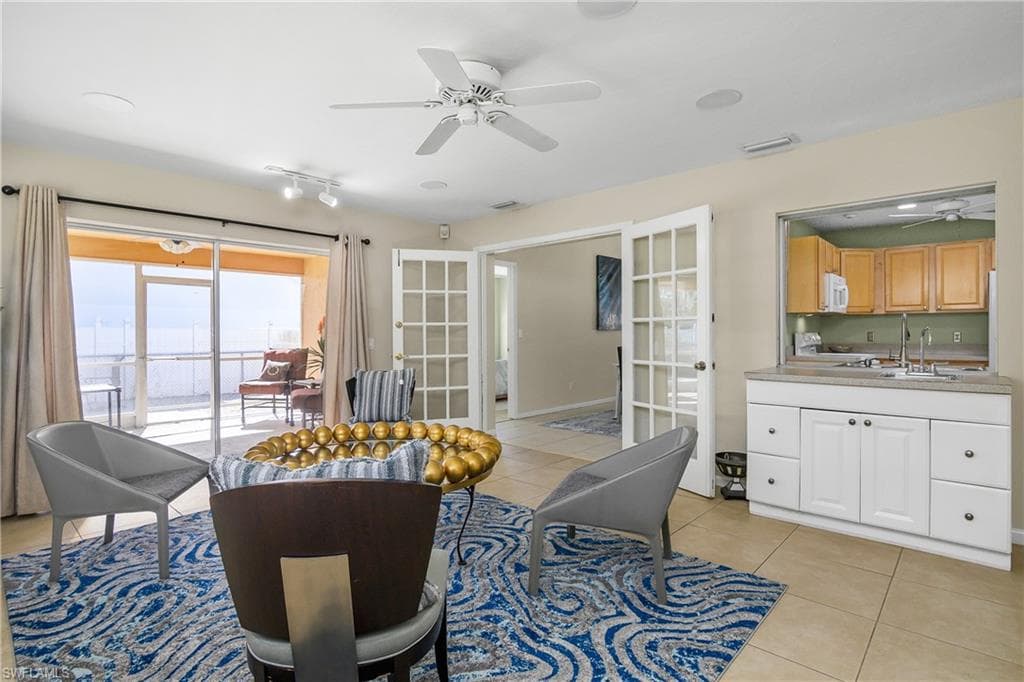 2560 11th Cir, Naples, FL 34103-19